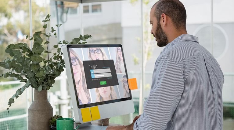 Jak v dnešním digitálním světě zvýšit ochranu podnikových uživatelů hero image