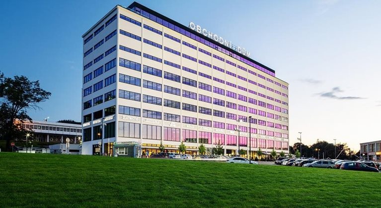 Digitalizácia schvaľovania zmlúv a podpisovania dokumentov naprieč skupinou HP TRONIC hero image