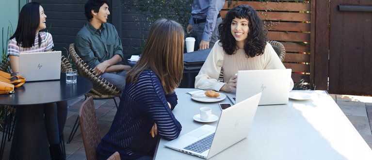 Existuje dokonalé zariadenie pre prácu z kancelárie, domova aj z ciest? hero image