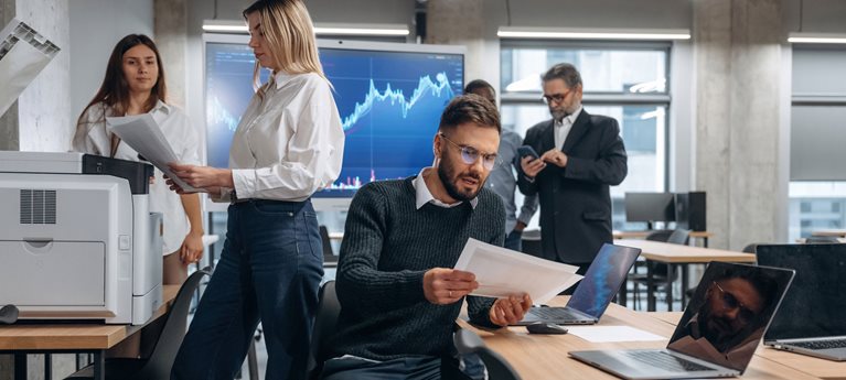 Jak vybrat ideální dokument management systém (DMS): Průvodce správou dokumentů a nejnovější trendy hero image