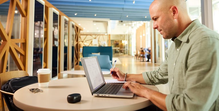 HP služby pre bezstarostnú budúcnosť IT hero image