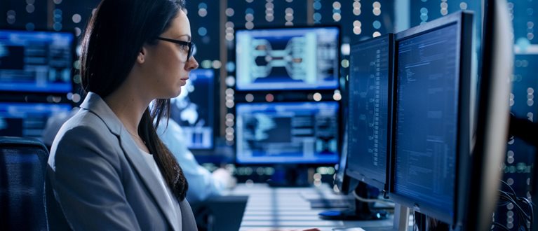 Vzdělávejte se v kybernetické bezpečnosti s naší Akademii hero image