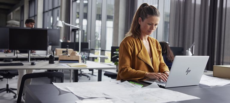 Pečlivě vybrané notebooky a videokonferenční řešení od HP. Jak vybrat ty ideální pro vaši firmu? hero image