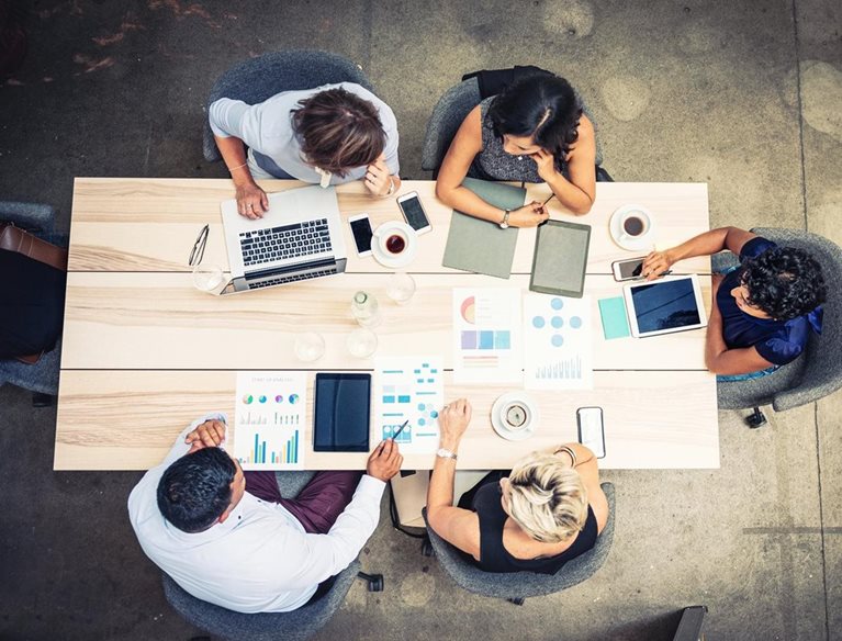 Podnikové systémy Microsoft Dynamics 365 jako pomocník pro všechny firemní procesy hero image